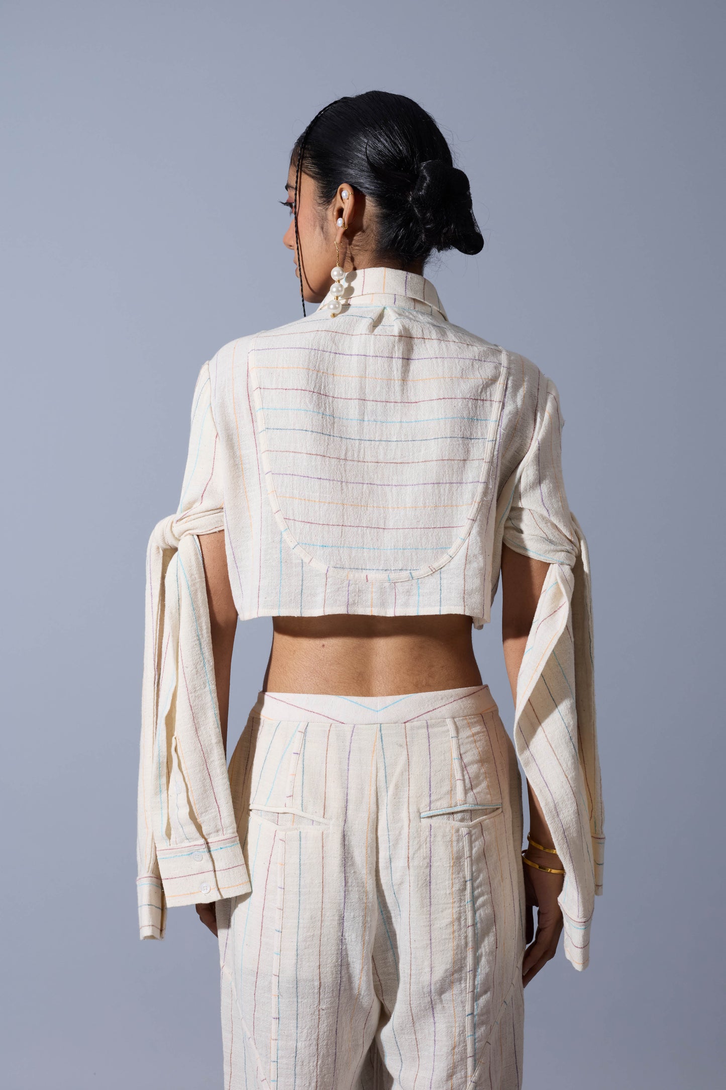 CROPPED TIE-UP SLEEVE SHIRT IN LINEN